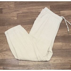 Old Navy, tan linen blend capris. Size large